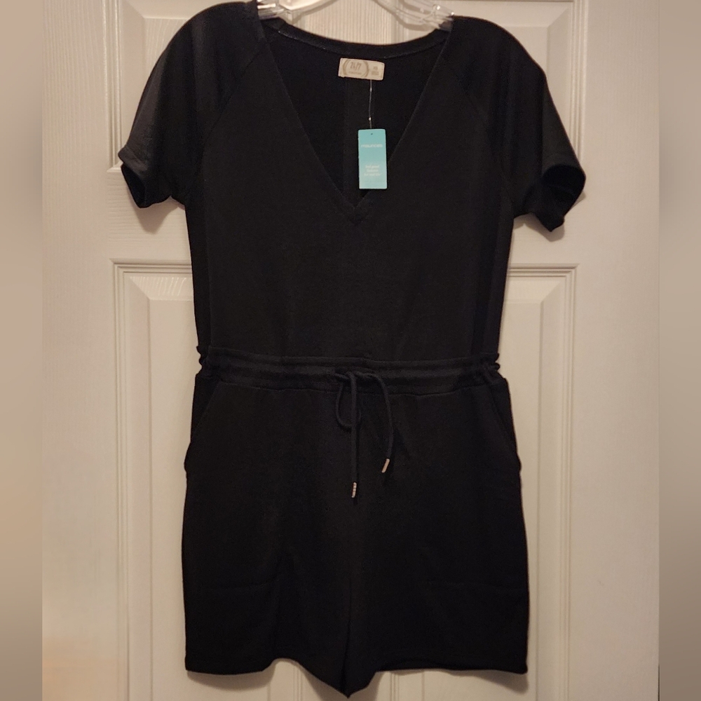 NWT Maurices 24/7 Short Sleeve VNeck Short ROMPER ~Drawstring Waist wPockets~ XS